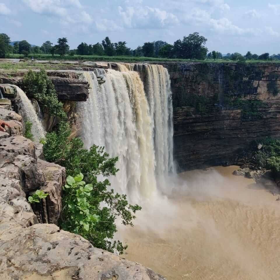 Brihaspati-kund-waterfall-Panna